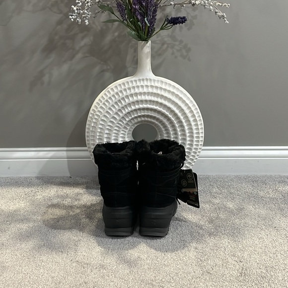 NWB Womens snovalley 5 Kamik boots. Size 8. - Picture 3 of 6